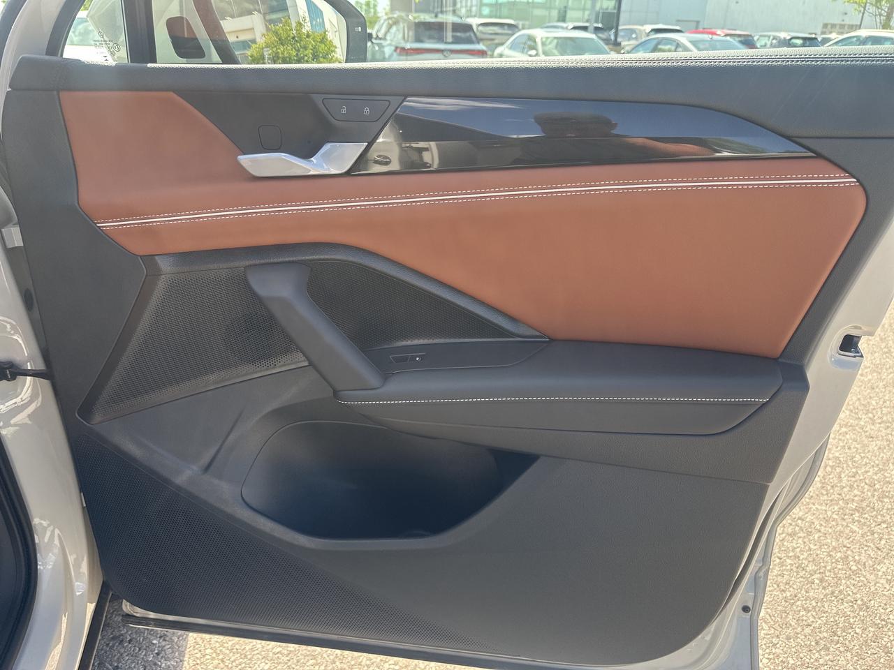 2025 Volkswagen Tiguan HIGHLINE R-LINE 4MOTION Photo