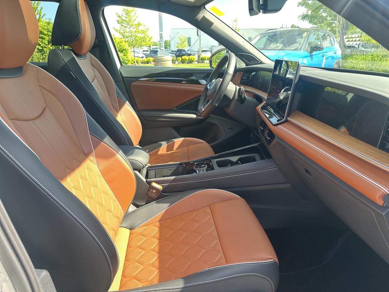 2025 Volkswagen Tiguan HIGHLINE R-LINE 4MOTION Photo