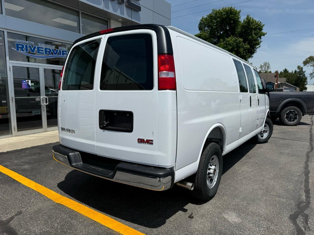 2026 GMC Savana 2500 Work Van Rear-Wheel Drive Extended Cargo Van Photo