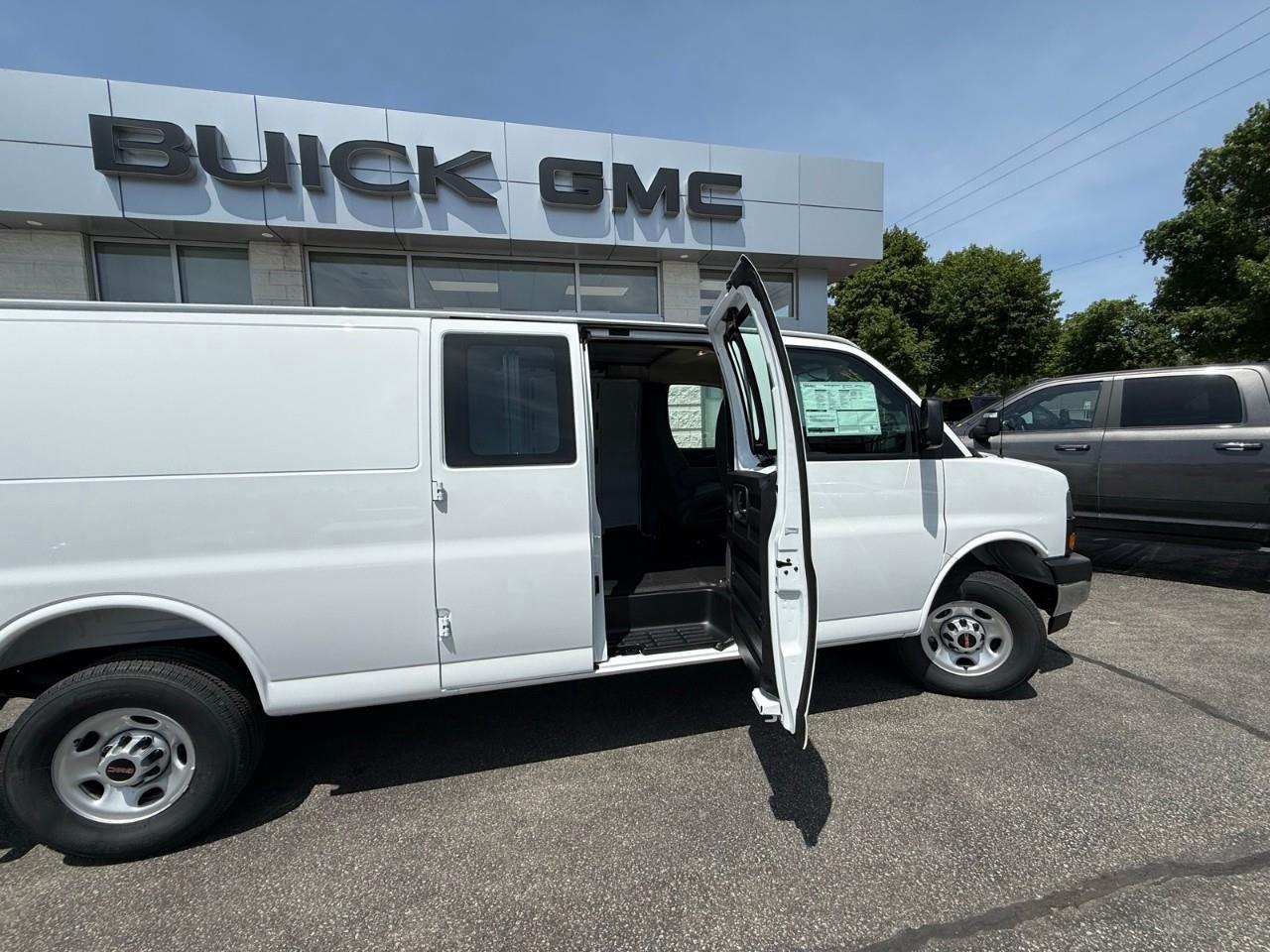 2026 GMC Savana 2500 Work Van Rear-Wheel Drive Extended Cargo Van Photo