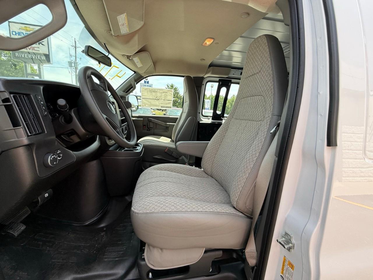 2026 GMC Savana 2500 Work Van Rear-Wheel Drive Extended Cargo Van Photo