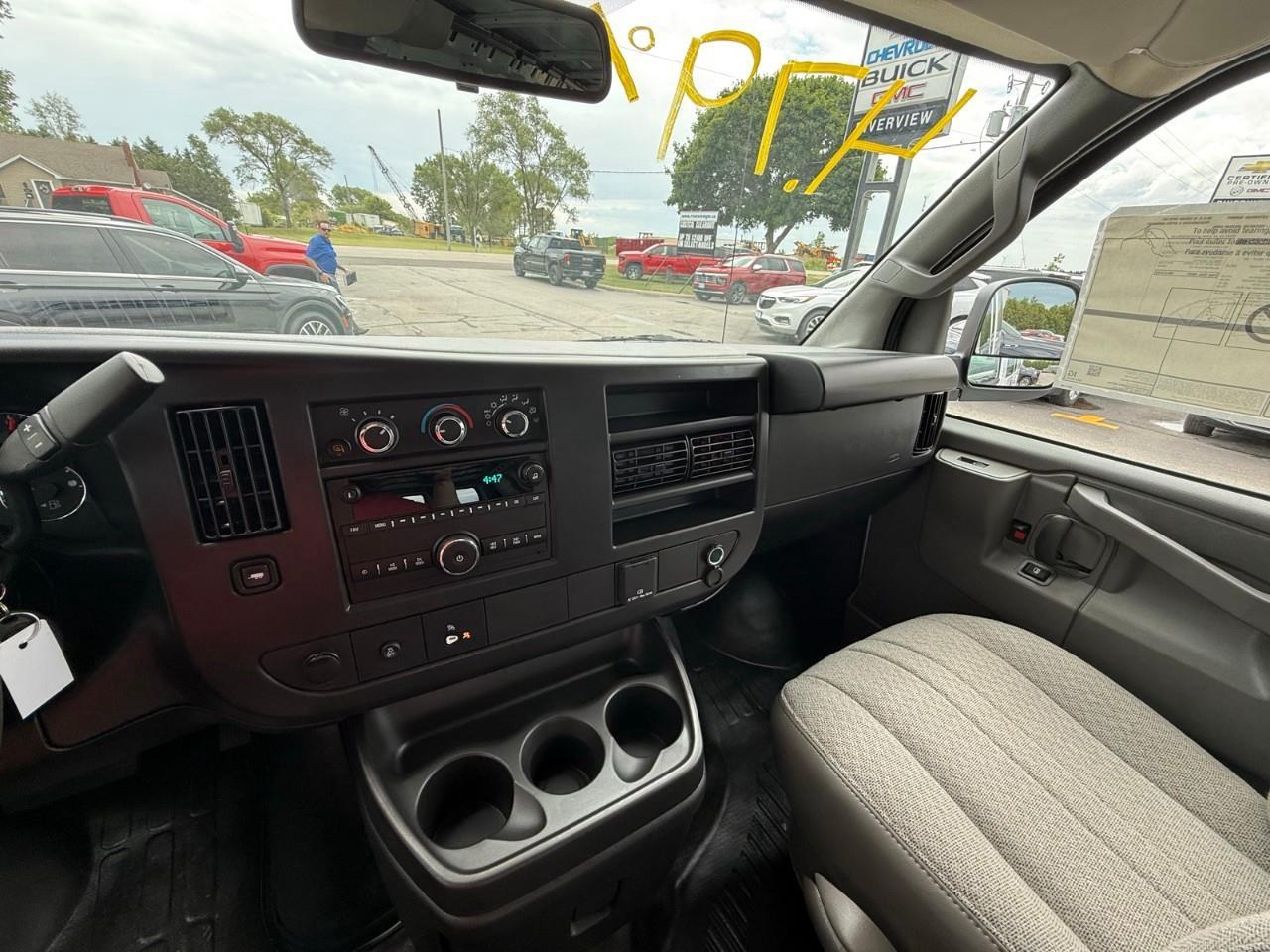2026 GMC Savana 2500 Work Van Rear-Wheel Drive Extended Cargo Van Photo