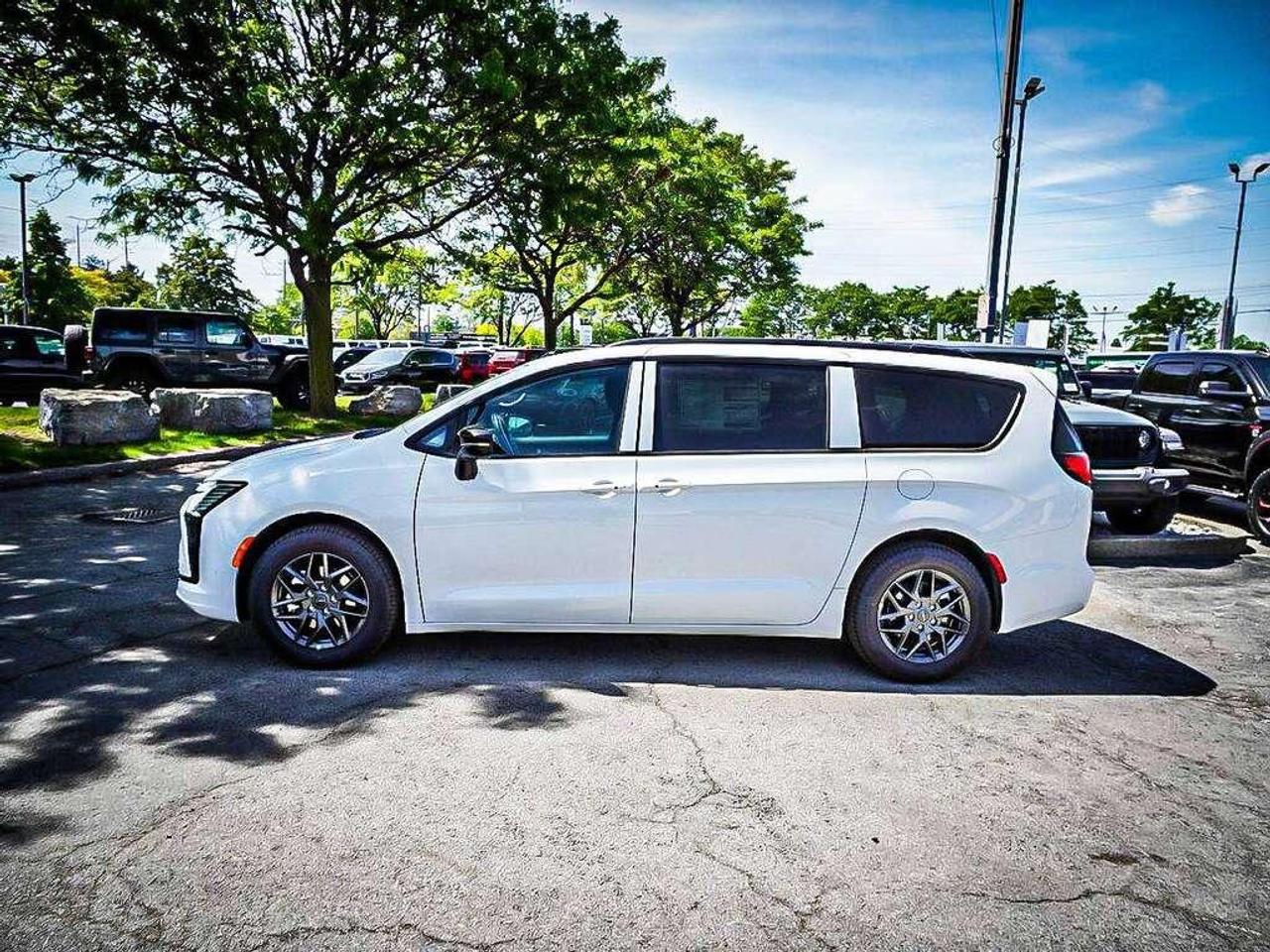 2027 Chrysler Pacifica  Photo