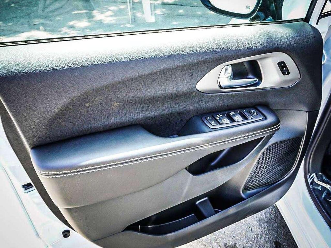 2027 Chrysler Pacifica  Photo