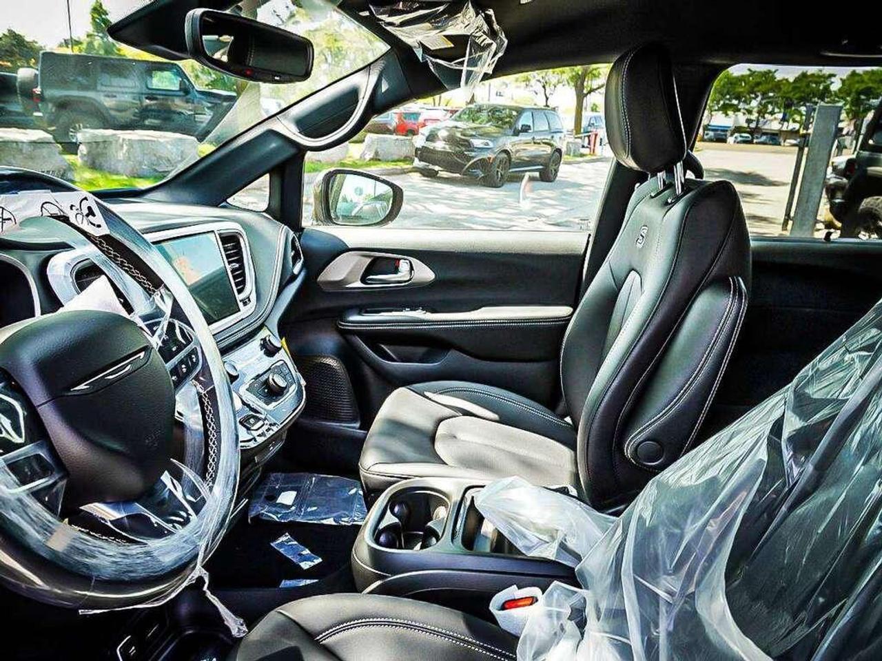 2027 Chrysler Pacifica  Photo