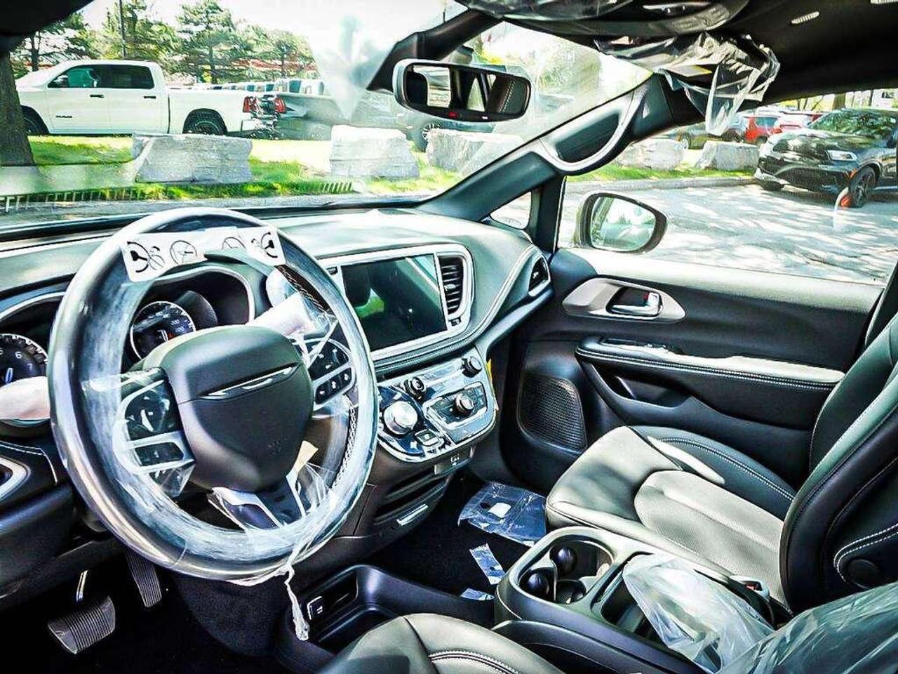 2027 Chrysler Pacifica  Photo