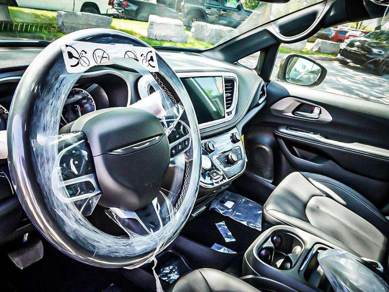 2027 Chrysler Pacifica  Photo