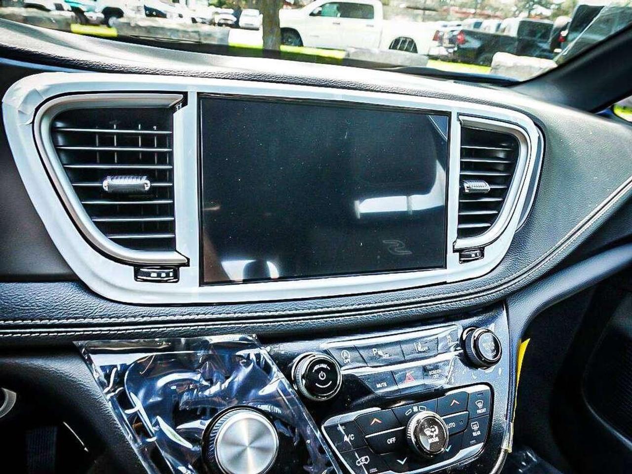 2027 Chrysler Pacifica  Photo