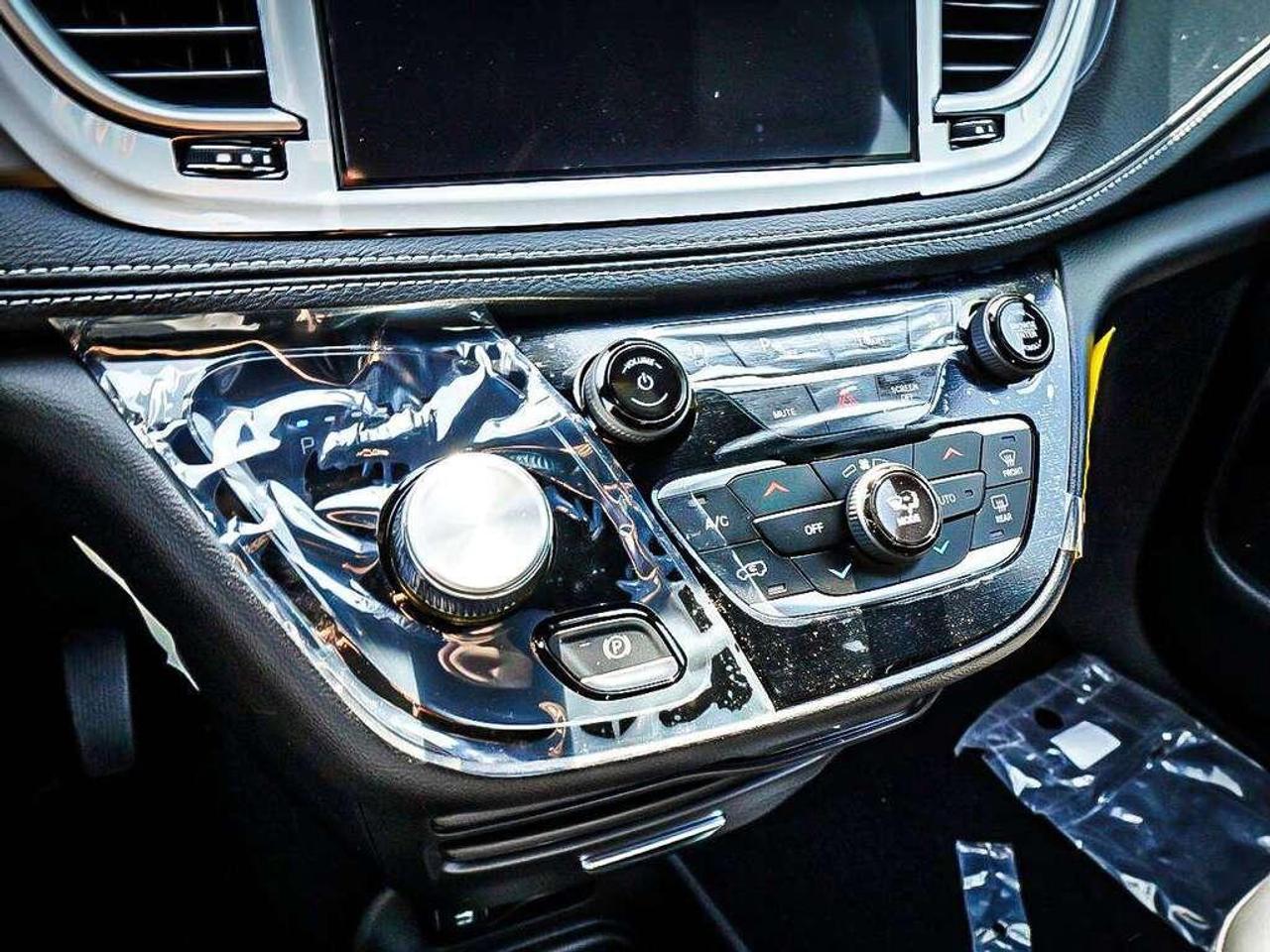 2027 Chrysler Pacifica  Photo