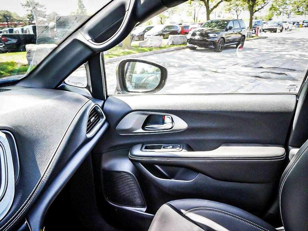 2027 Chrysler Pacifica  Photo