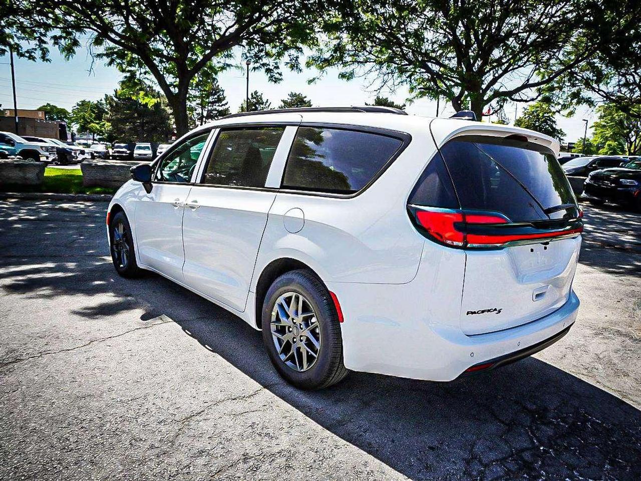 2027 Chrysler Pacifica  Photo
