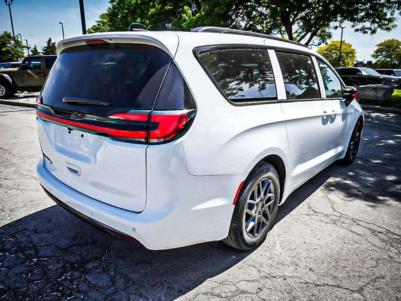 2027 Chrysler Pacifica  Photo