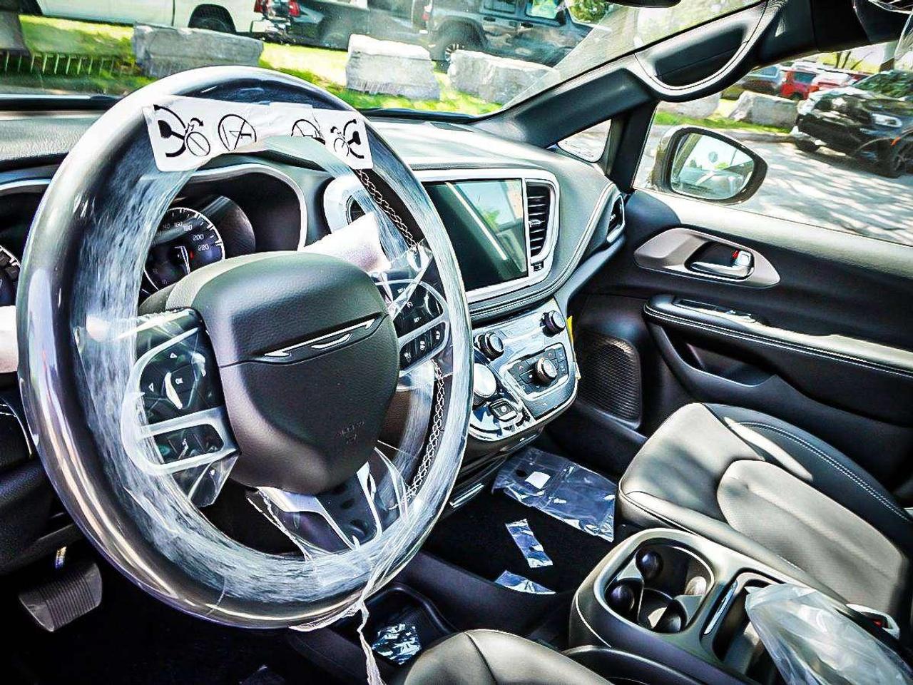2027 Chrysler Pacifica  Photo