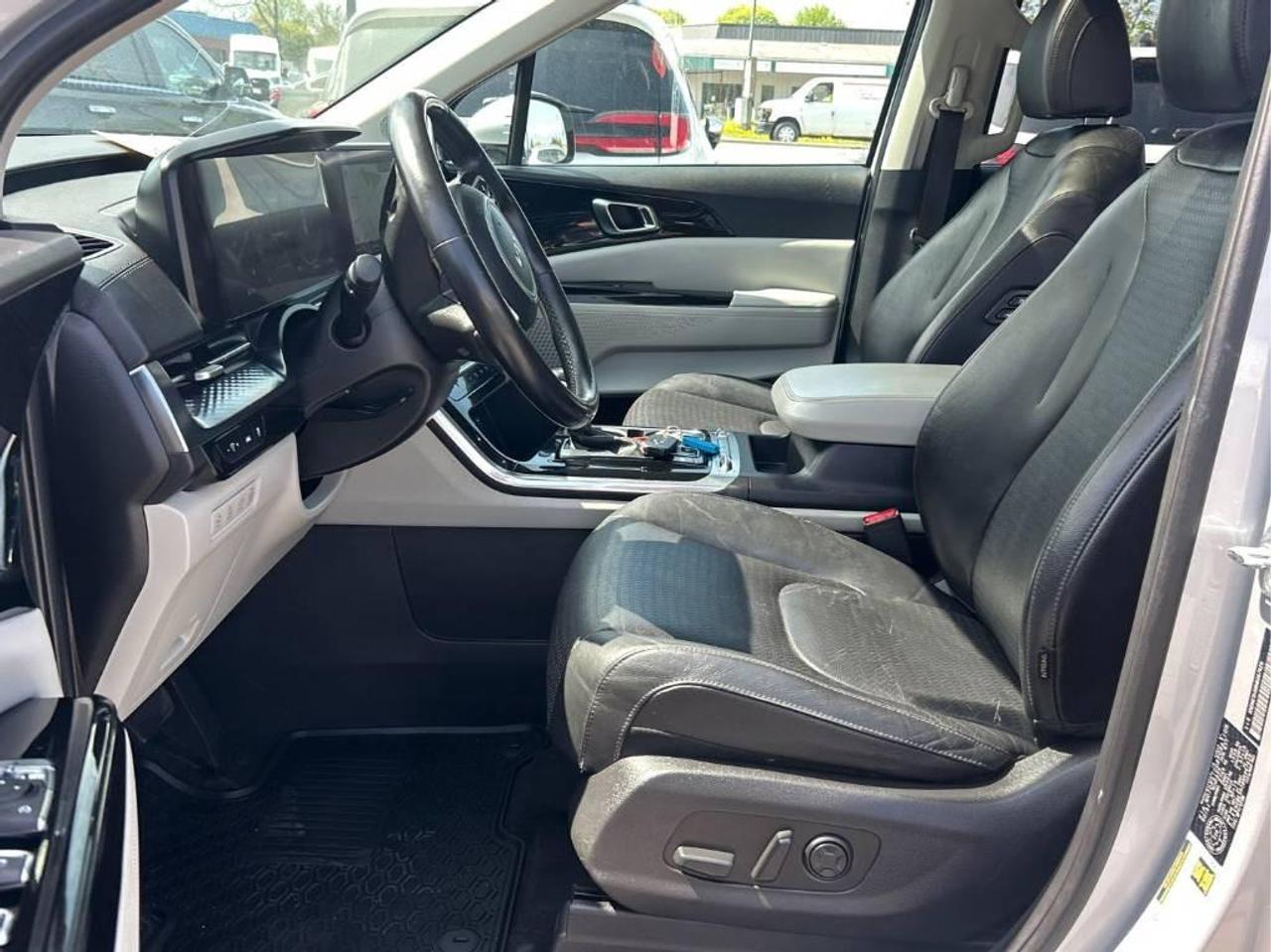 2022 Kia Carnival SX Passenger Van Photo4