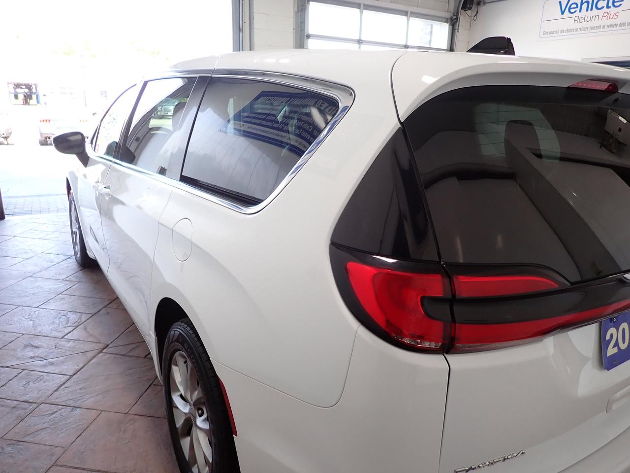 2023 Chrysler Pacifica Touring L AWD LEATHER 7PASS Photo