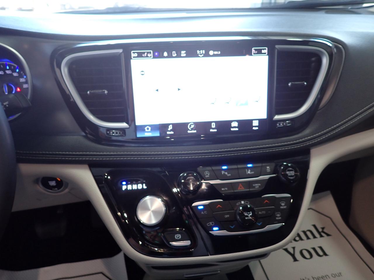 2023 Chrysler Pacifica Touring L AWD LEATHER 7PASS Photo