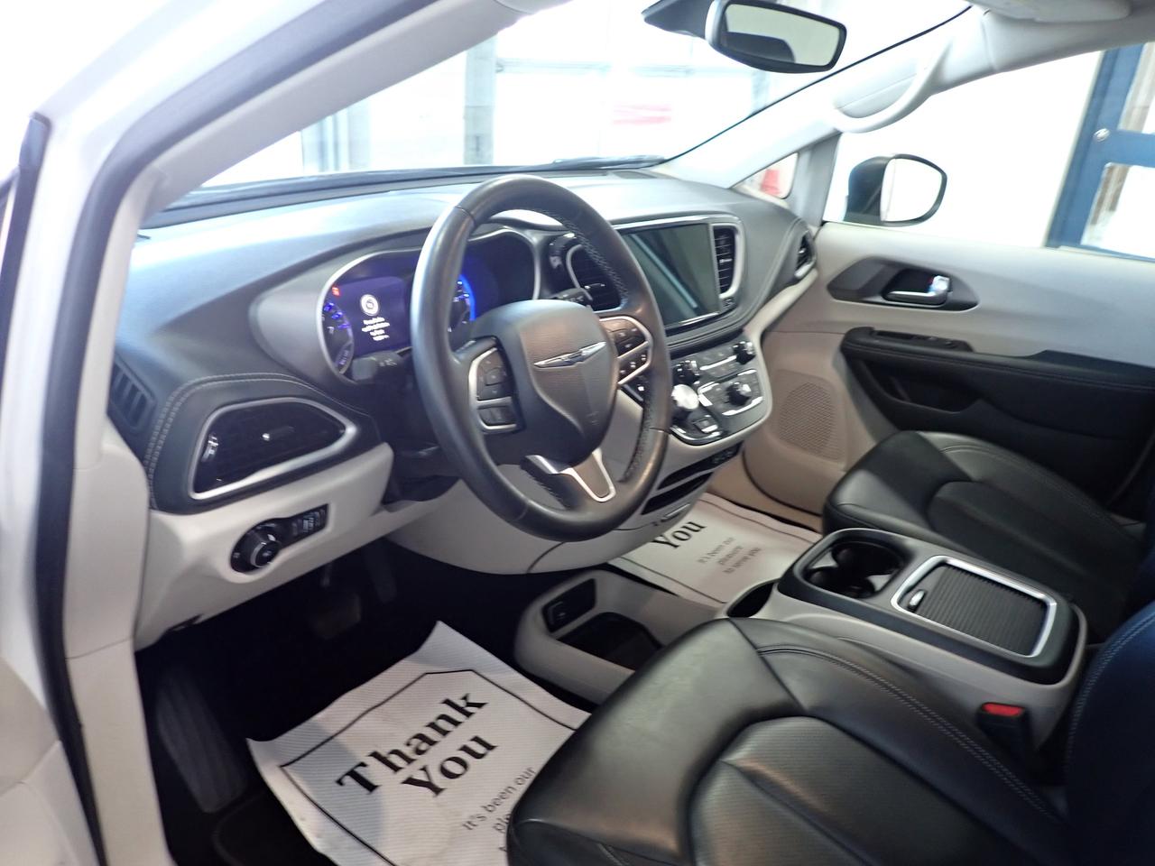 2023 Chrysler Pacifica Touring L AWD LEATHER 7PASS Photo