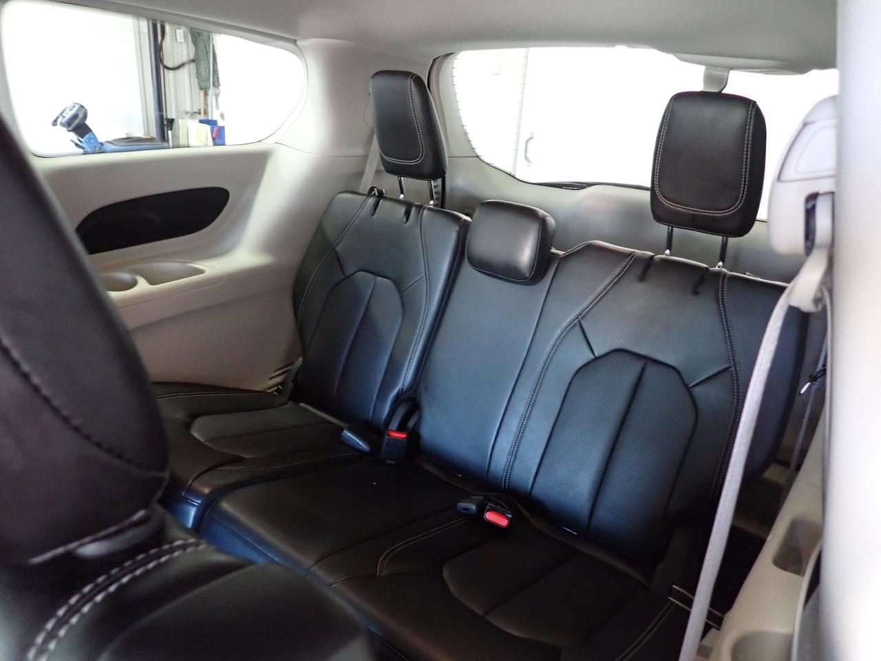 2023 Chrysler Pacifica Touring L AWD LEATHER 7PASS Photo