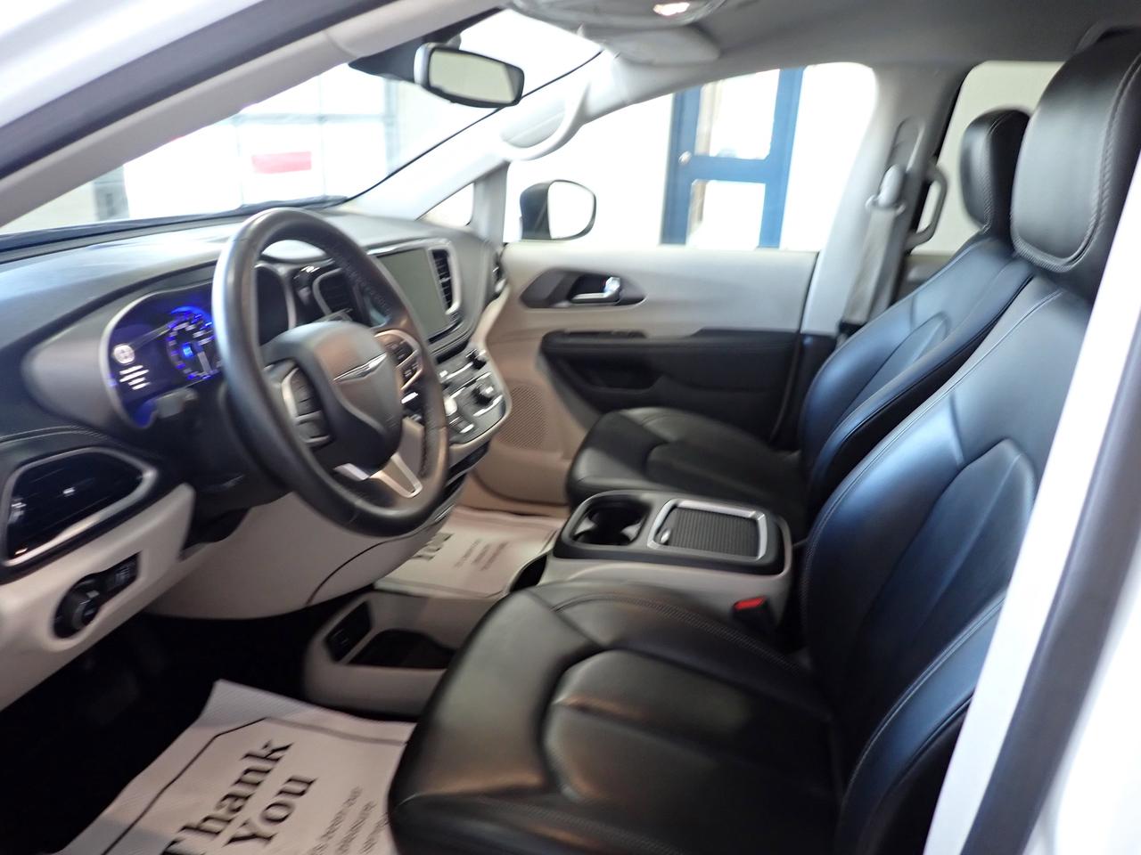 2023 Chrysler Pacifica Touring L AWD LEATHER 7PASS Photo