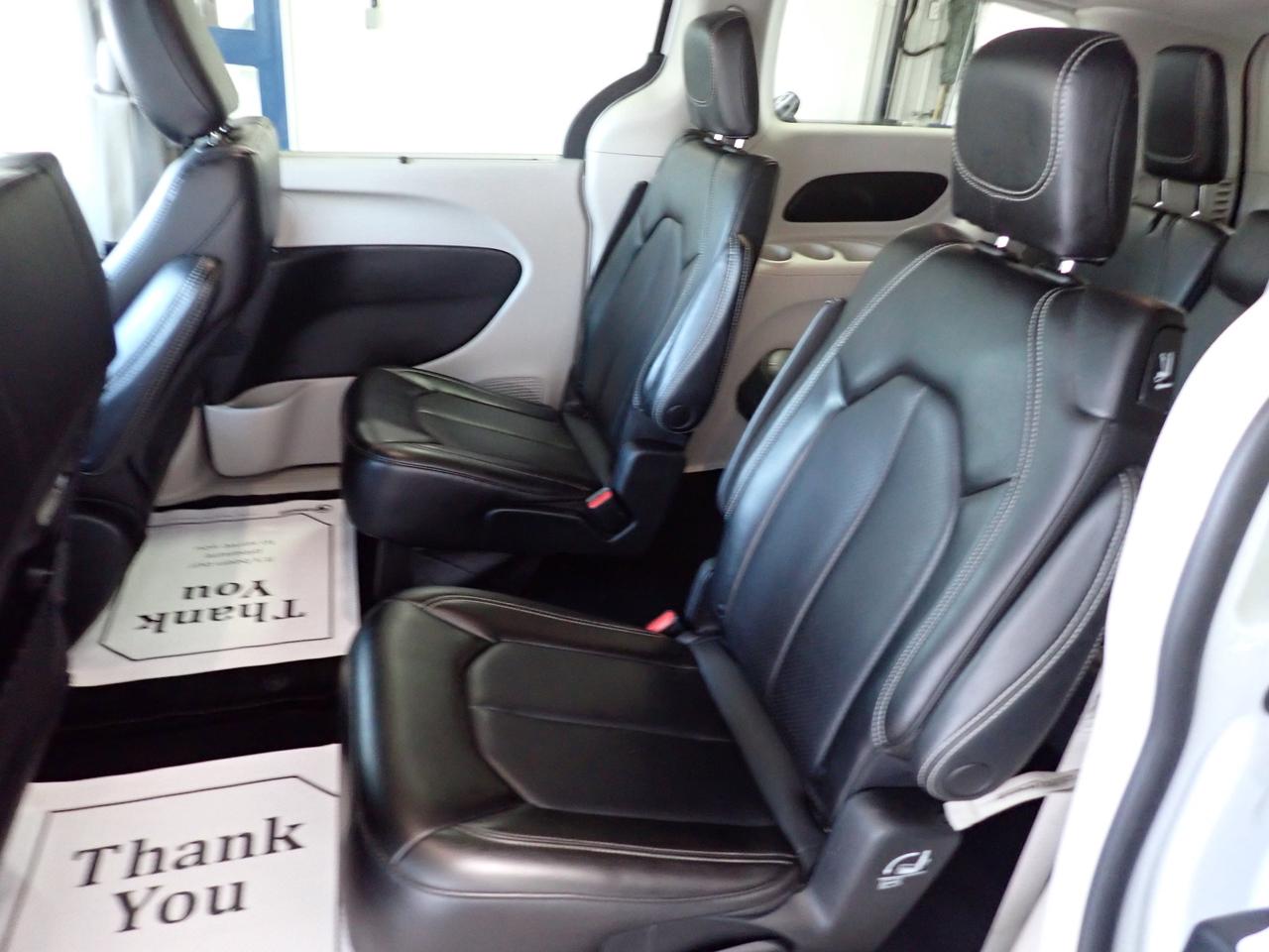 2023 Chrysler Pacifica Touring L AWD LEATHER 7PASS Photo