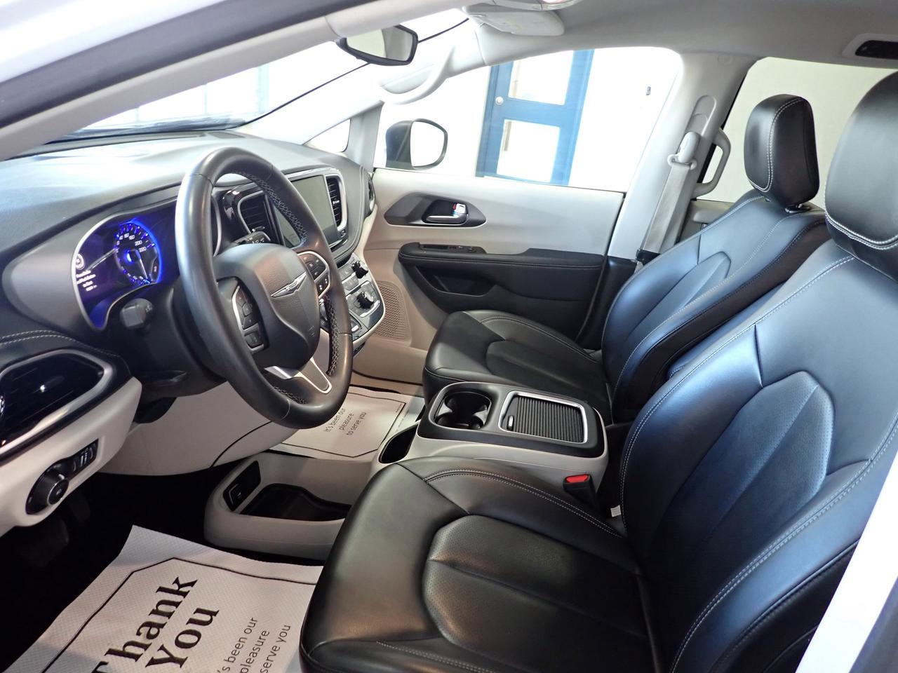 2023 Chrysler Pacifica Touring L AWD LEATHER 7PASS Photo