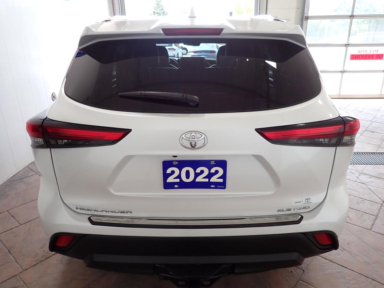2022 Toyota Highlander XLE AWD LEATHER SUNROOF NAVI Photo2