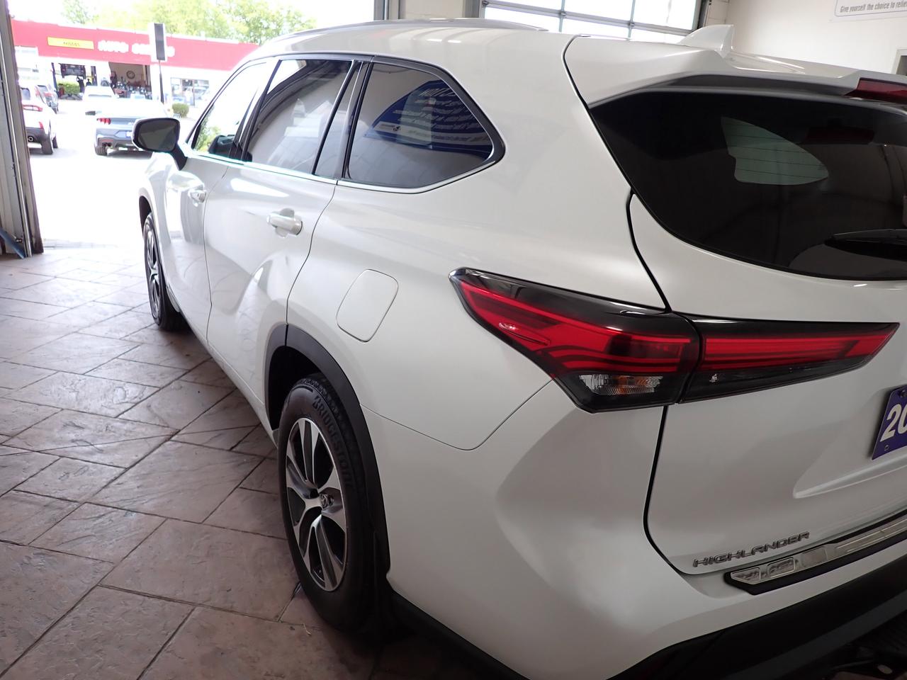 2022 Toyota Highlander XLE AWD LEATHER SUNROOF NAVI Photo4