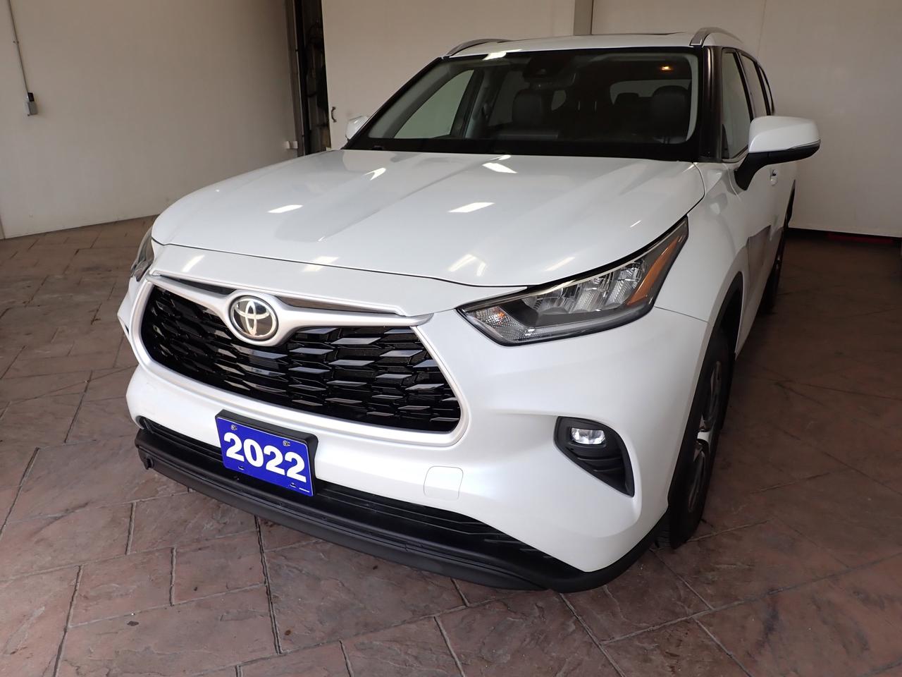 2022 Toyota Highlander XLE AWD LEATHER SUNROOF NAVI Photo