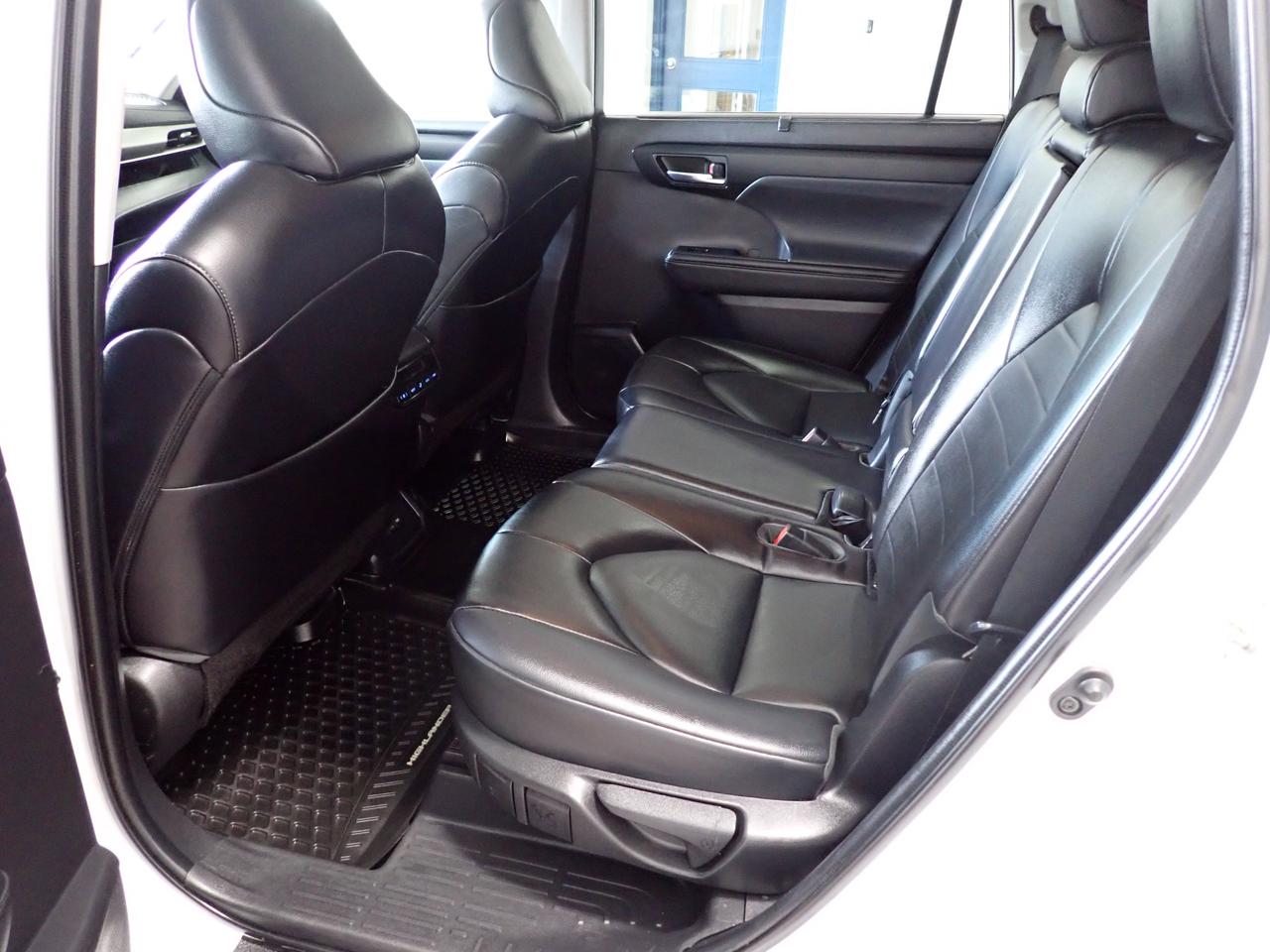 2022 Toyota Highlander XLE AWD LEATHER SUNROOF NAVI Photo