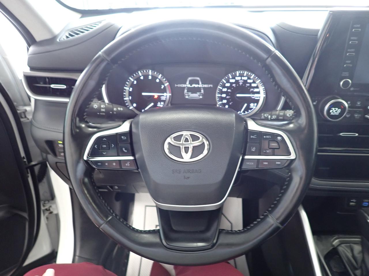 2022 Toyota Highlander XLE AWD LEATHER SUNROOF NAVI Photo