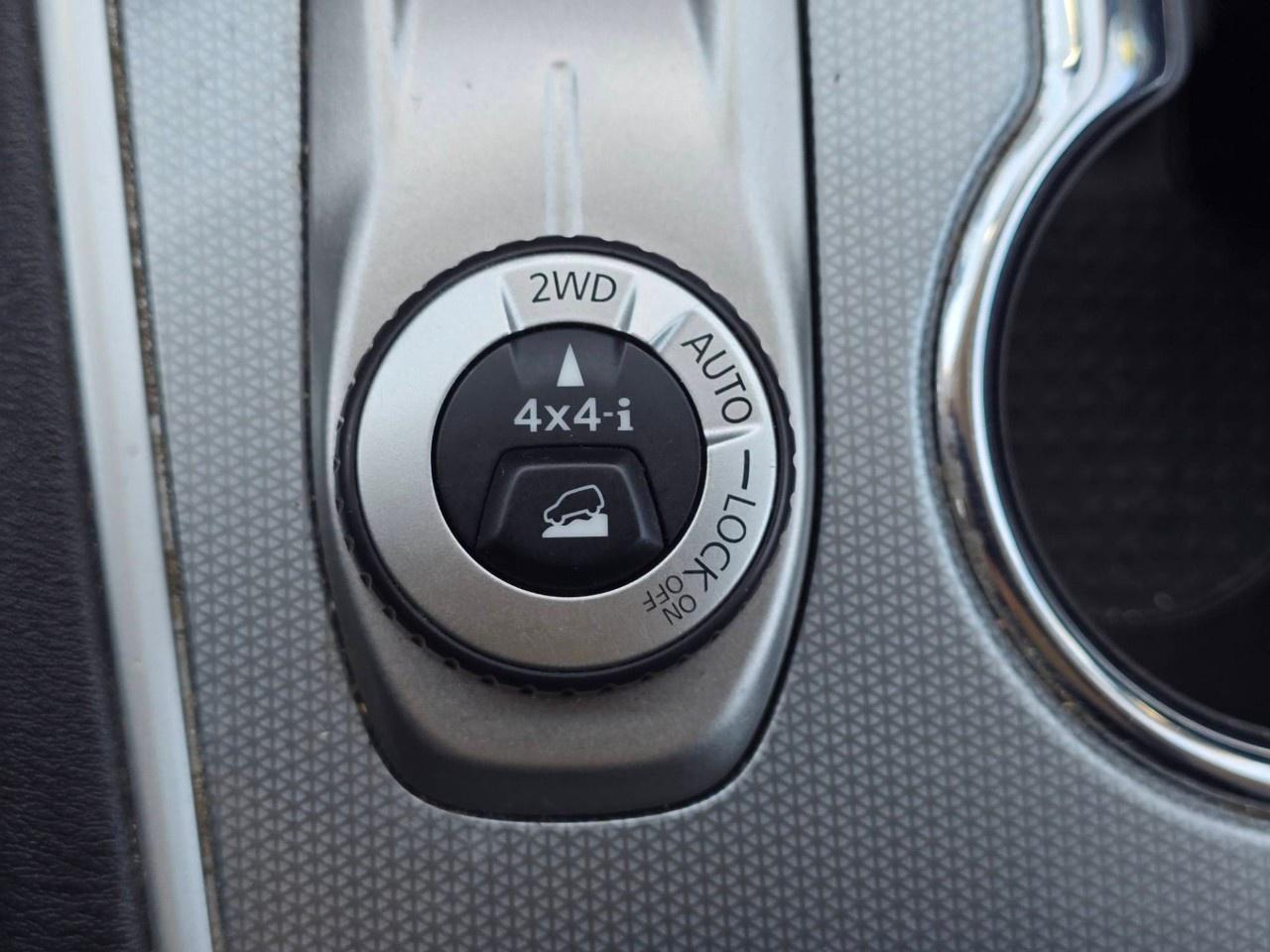 2017 Nissan Pathfinder 4WD 4DR SL Photo
