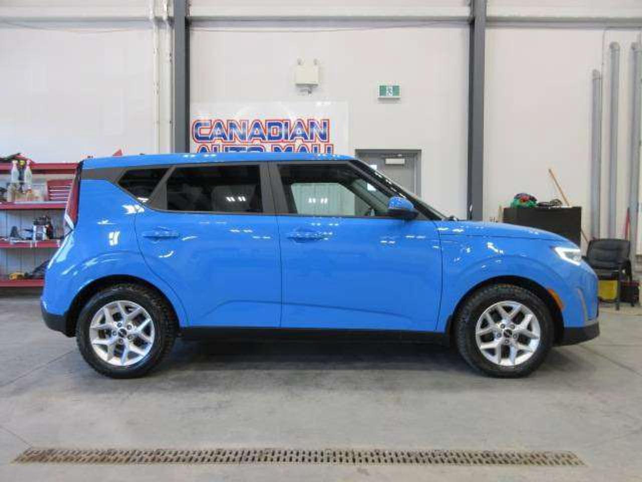 2023 Kia Soul EX, HTD. SEATS, A/C, BT, APPLE/ANDROID, 75K! Photo
