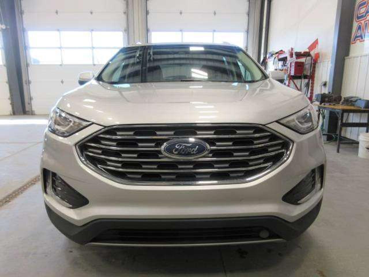 2019 Ford Edge SEL AWD, HTD. SEATS, A/C, APPLE/ANDROID, JUST 64K! Photo2