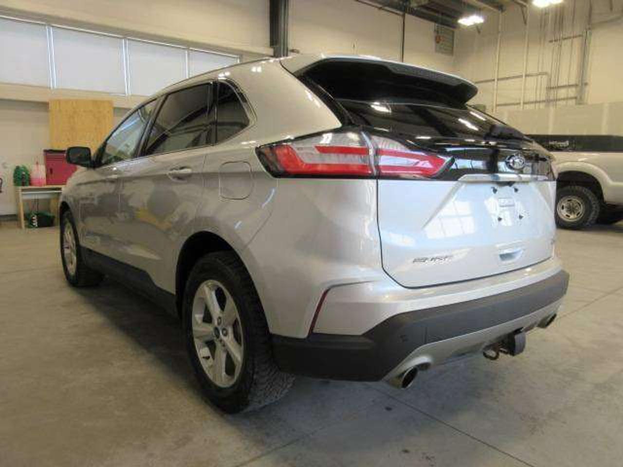 2019 Ford Edge SEL AWD, HTD. SEATS, A/C, APPLE/ANDROID, JUST 64K! Photo4