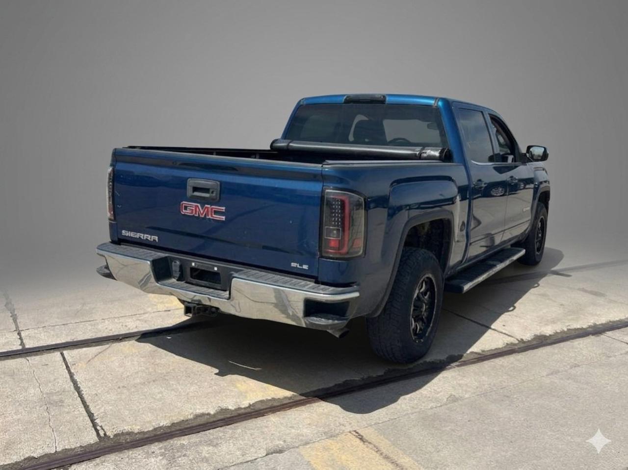 2016 GMC Sierra 1500 4WD Crew Cab Short Box SLE Photo