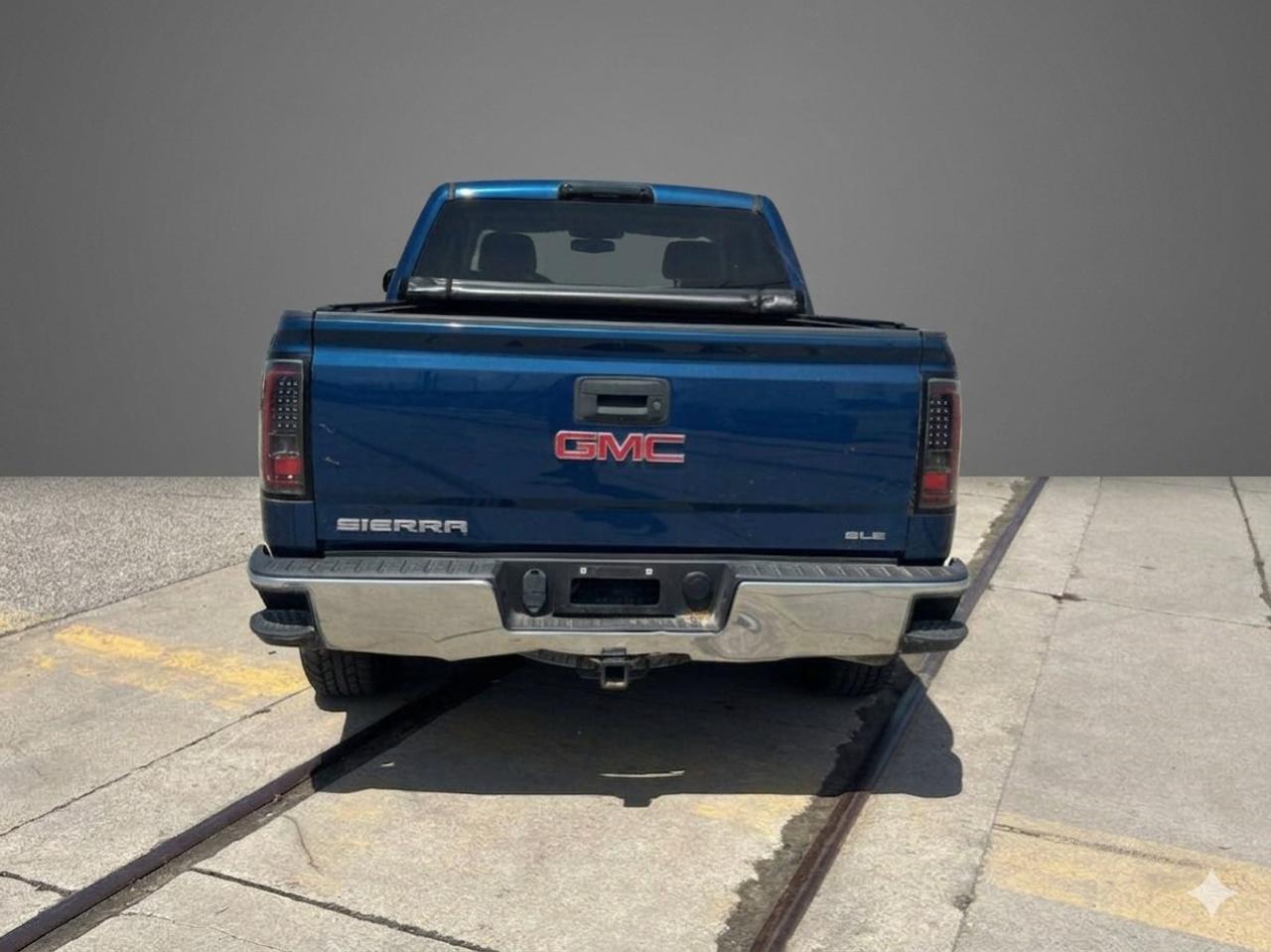 2016 GMC Sierra 1500 4WD Crew Cab Short Box SLE Photo