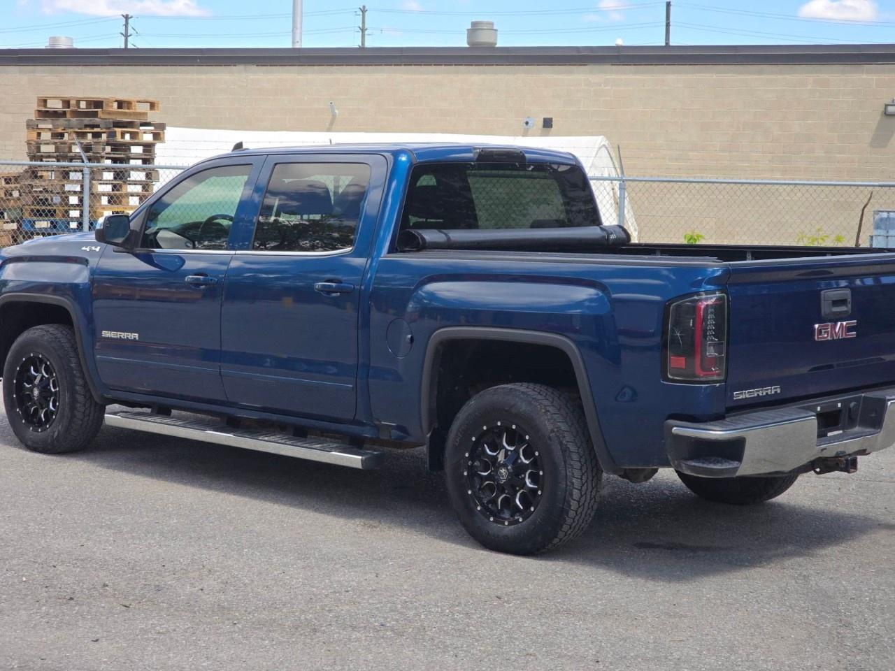 2016 GMC Sierra 1500 4WD Crew Cab Short Box SLE Photo3