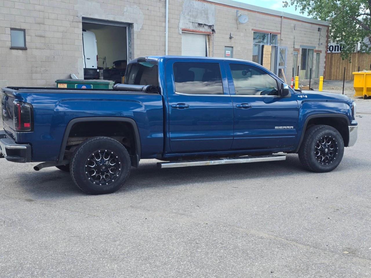 2016 GMC Sierra 1500 4WD Crew Cab Short Box SLE Photo