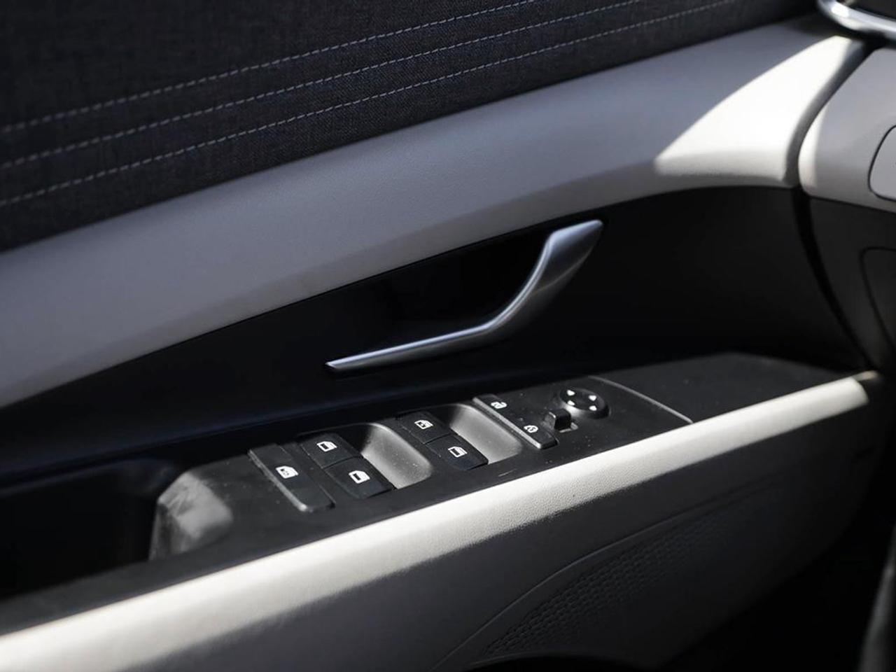 2021 Hyundai Elantra Ultimate Tech 4dr Sedan Photo