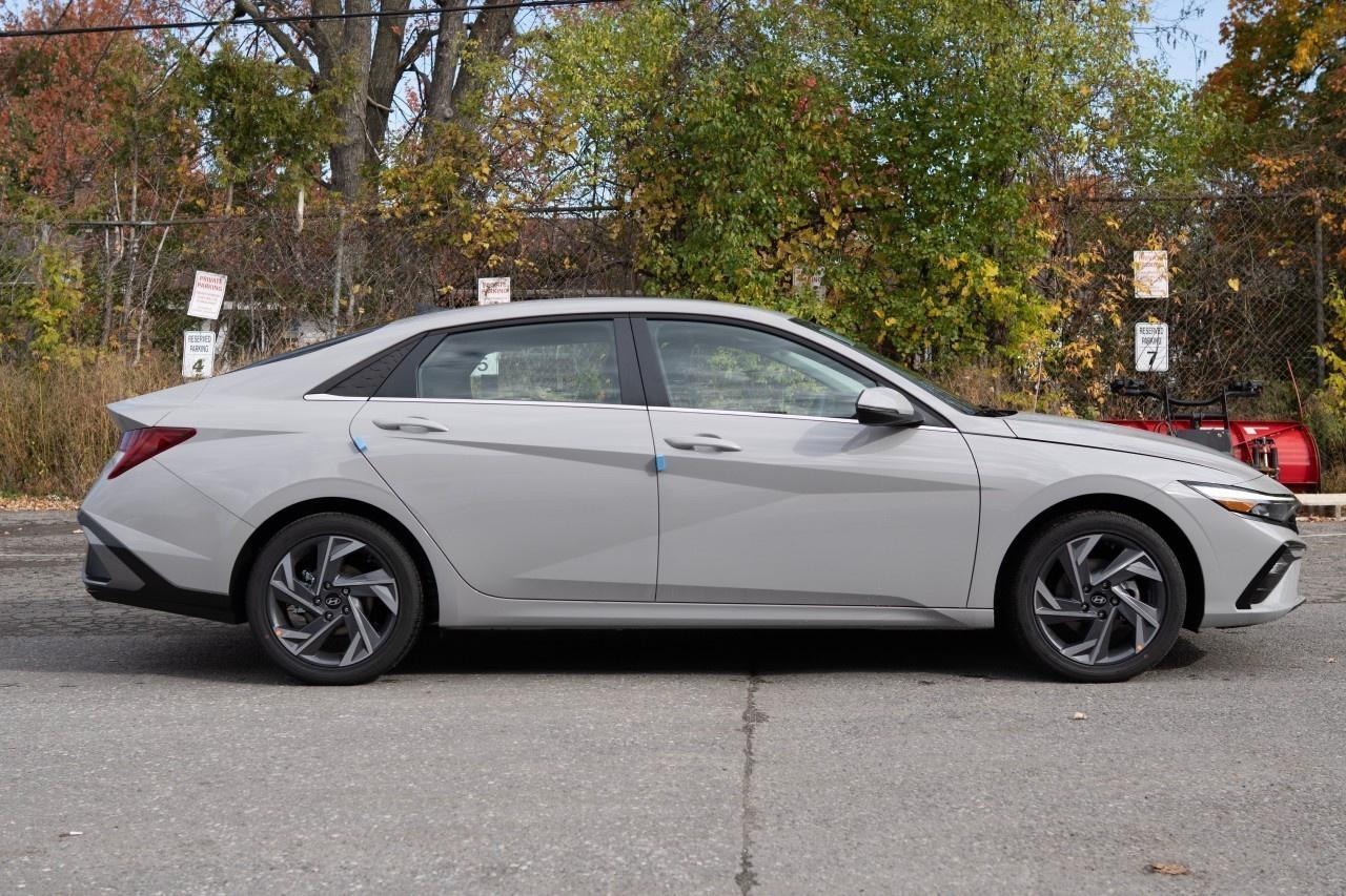 2026 Hyundai Elantra Luxury IVT Photo