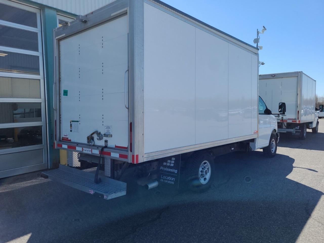 2025 GMC Savana G3500 - 14Ft Box - V8 Gas - Single Rear Wheels - N Photo