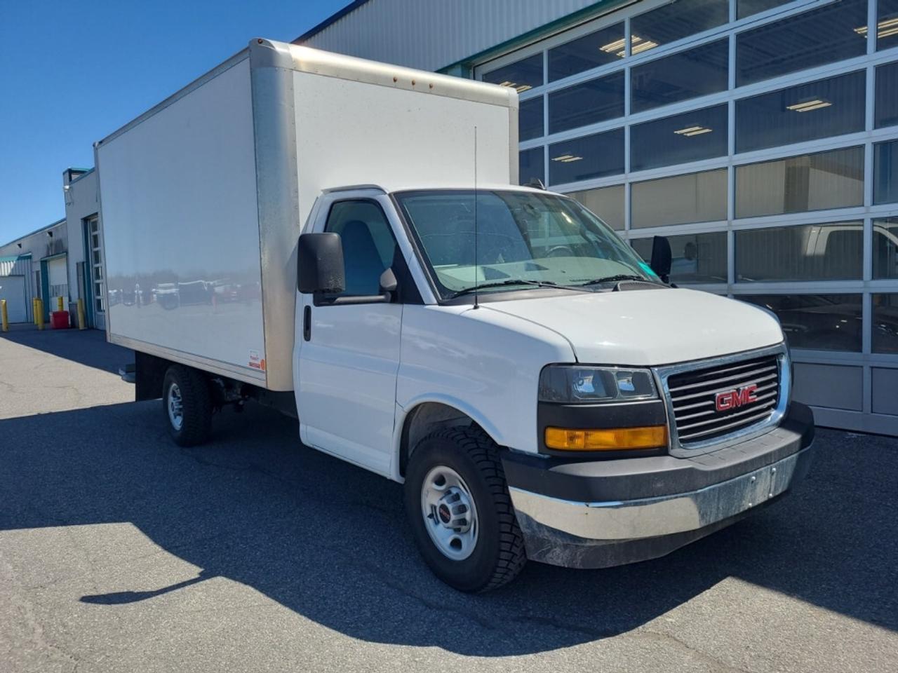 2025 GMC Savana G3500 - 14Ft Box - V8 Gas - Single Rear Wheels - N Photo0