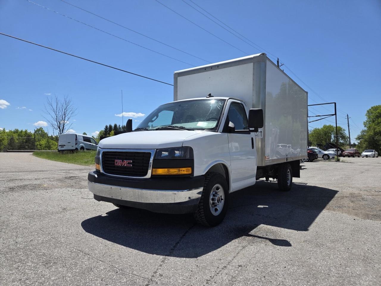 2025 GMC Savana G3500 - 14Ft Box - V8 Gas - Single Rear Wheels - N Photo4