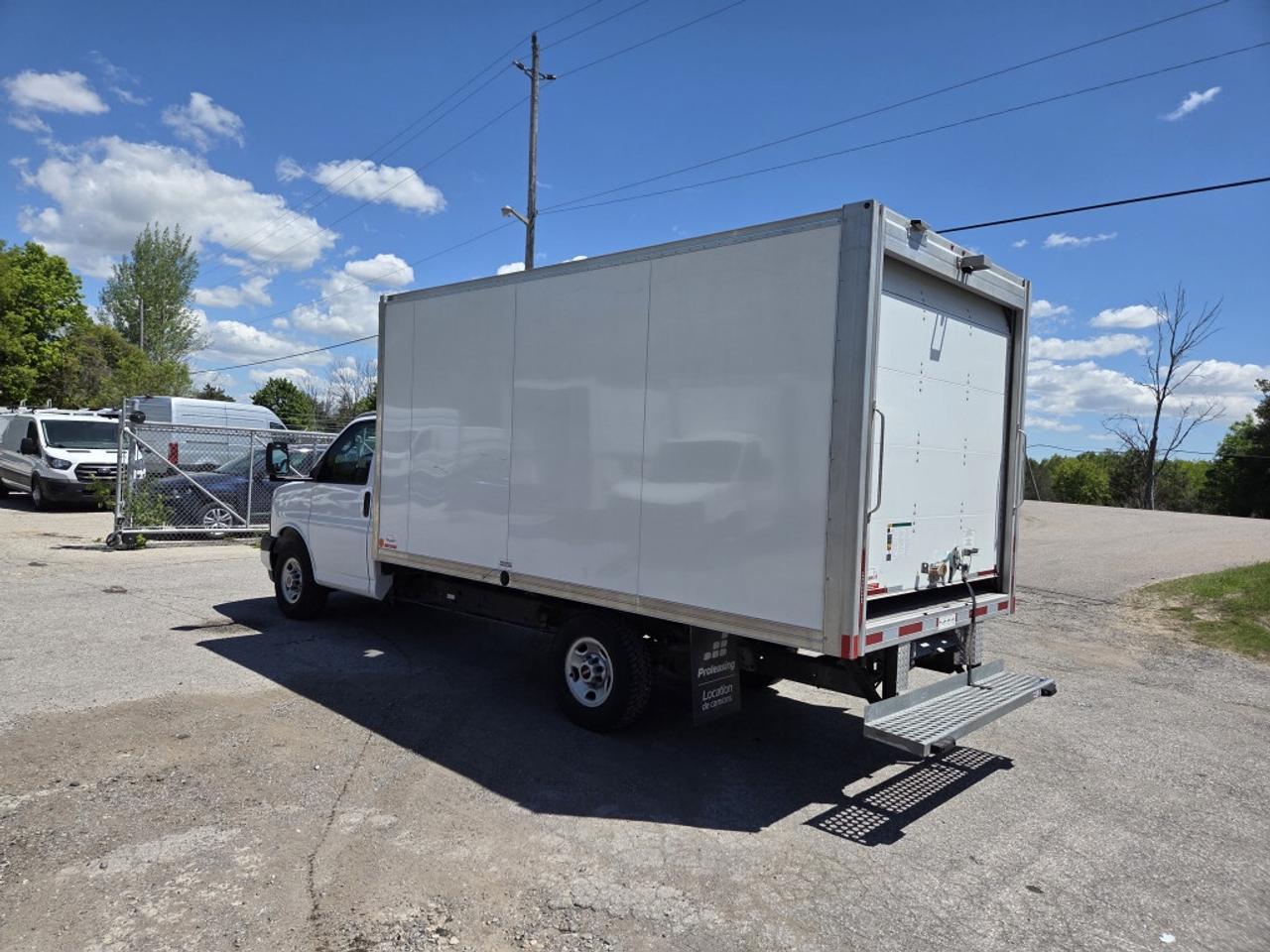 2025 GMC Savana G3500 - 14Ft Box - V8 Gas - Single Rear Wheels - N Photo
