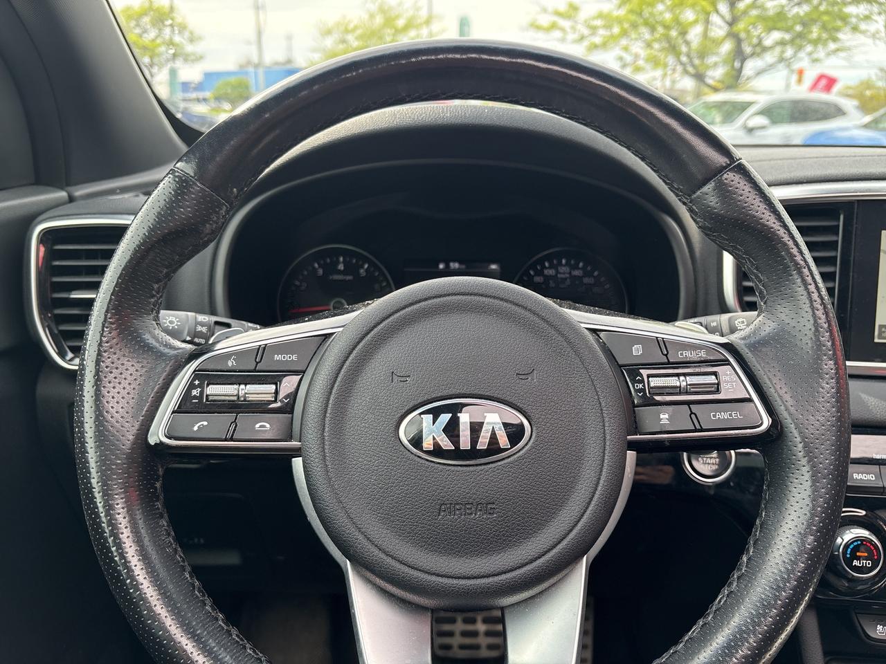2022 Kia Sportage SX AWD Leather Nav Sunroof Back Up Camera Photo2