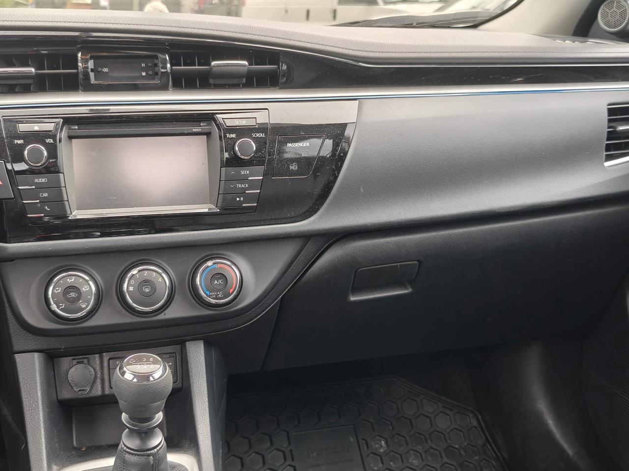 2016 Toyota Corolla S (M6) 4dr Sedan Photo