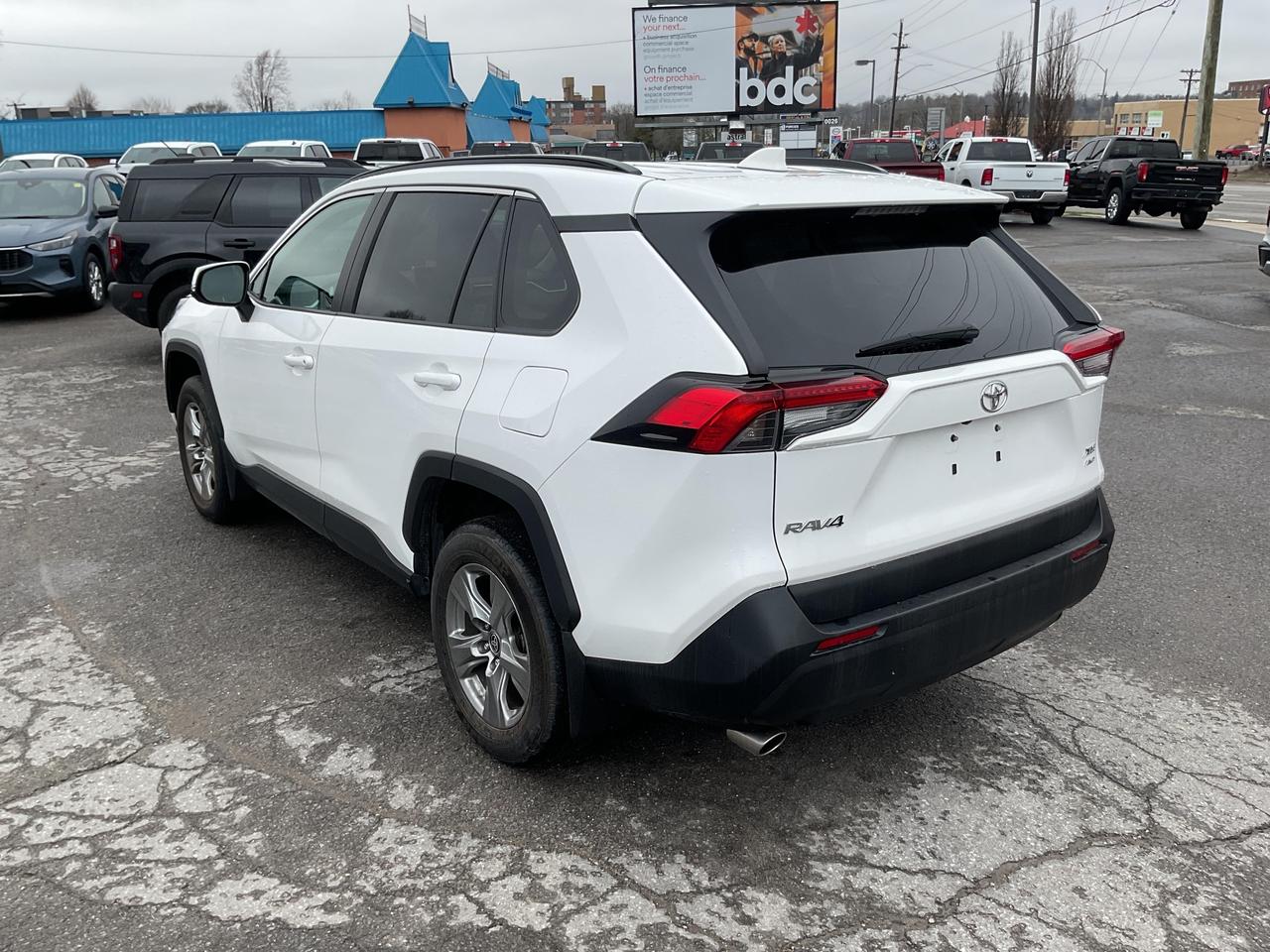 2024 Toyota RAV4 XLE 4dr All-wheel Drive Photo4