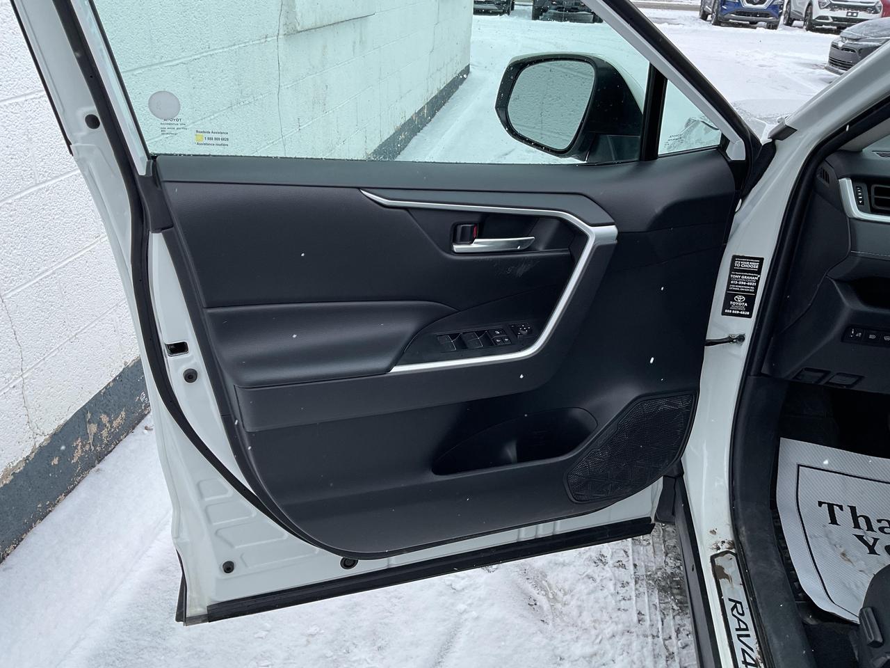 2024 Toyota RAV4 XLE 4dr All-wheel Drive Photo