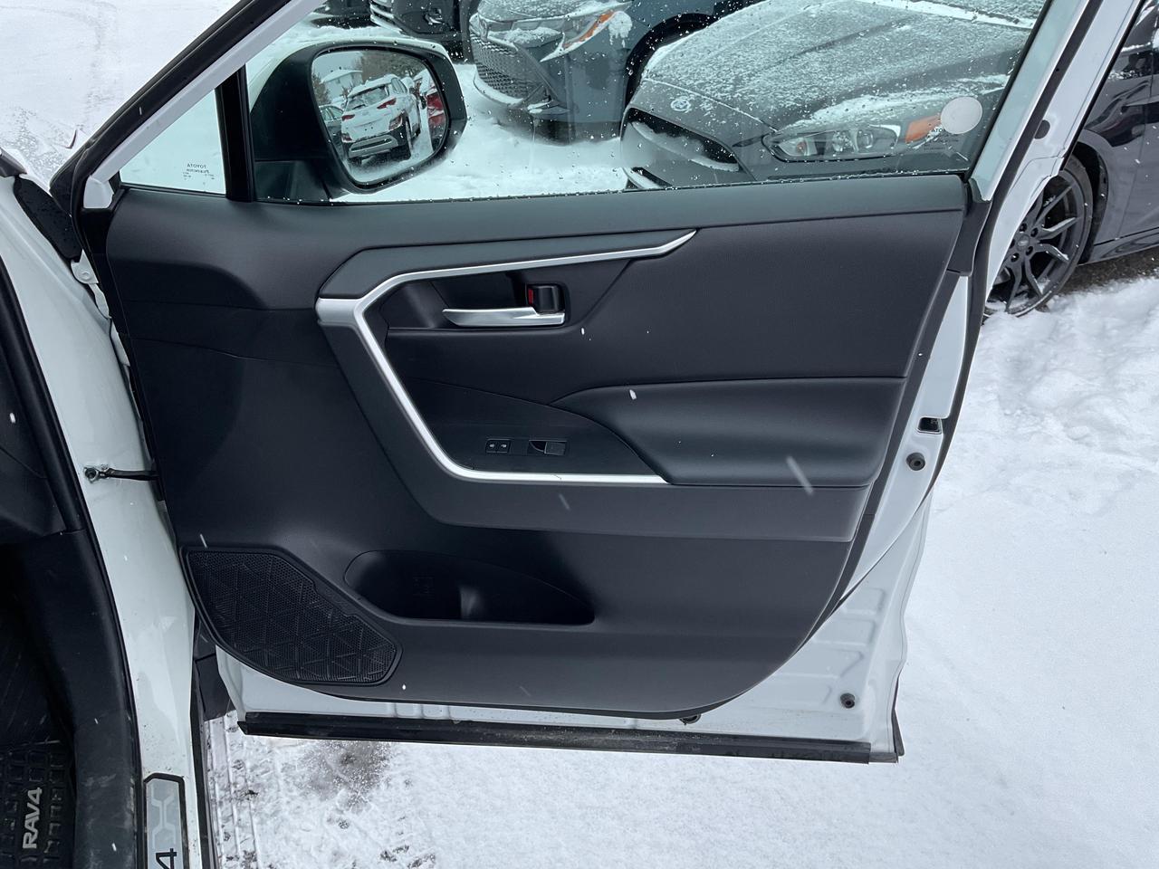2024 Toyota RAV4 XLE 4dr All-wheel Drive Photo