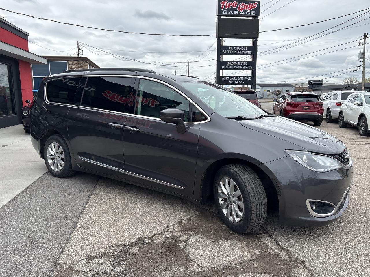 2017 Chrysler Pacifica Touring L   Nav   Leather   Tow Pkg Photo